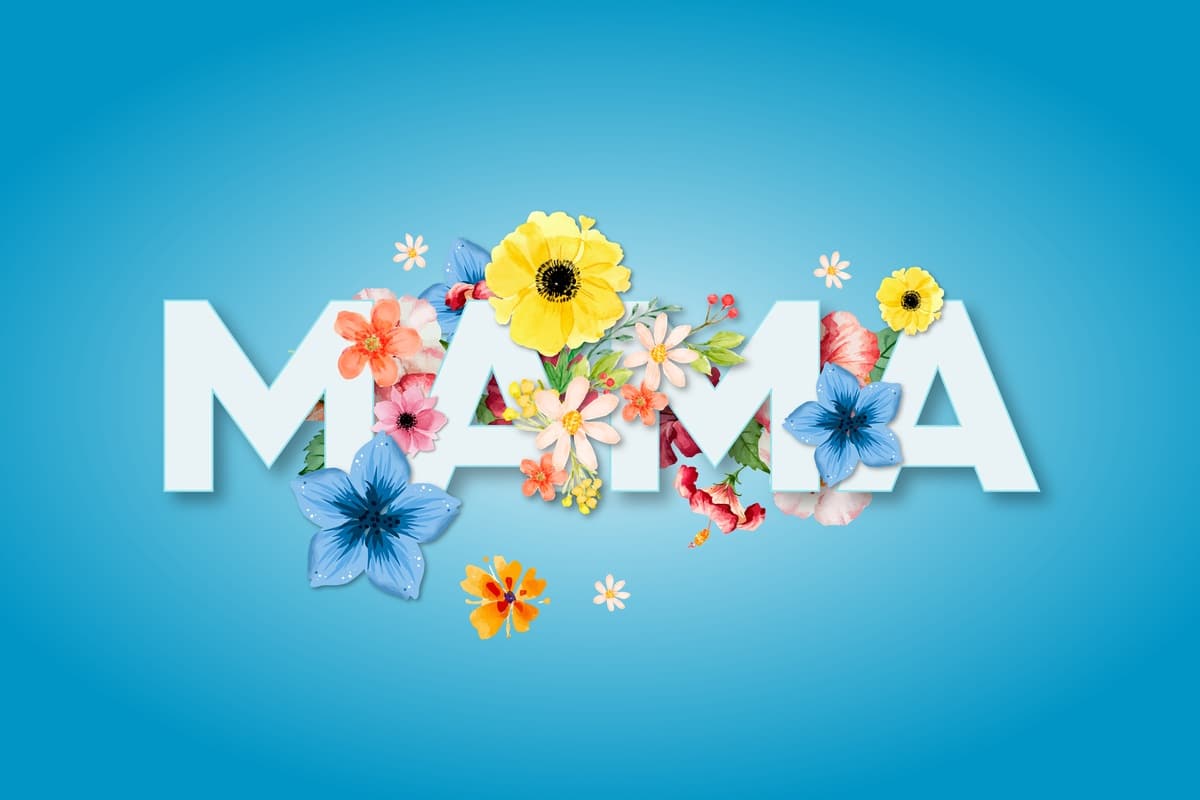 Napis Mama ozdobiony kwiatami