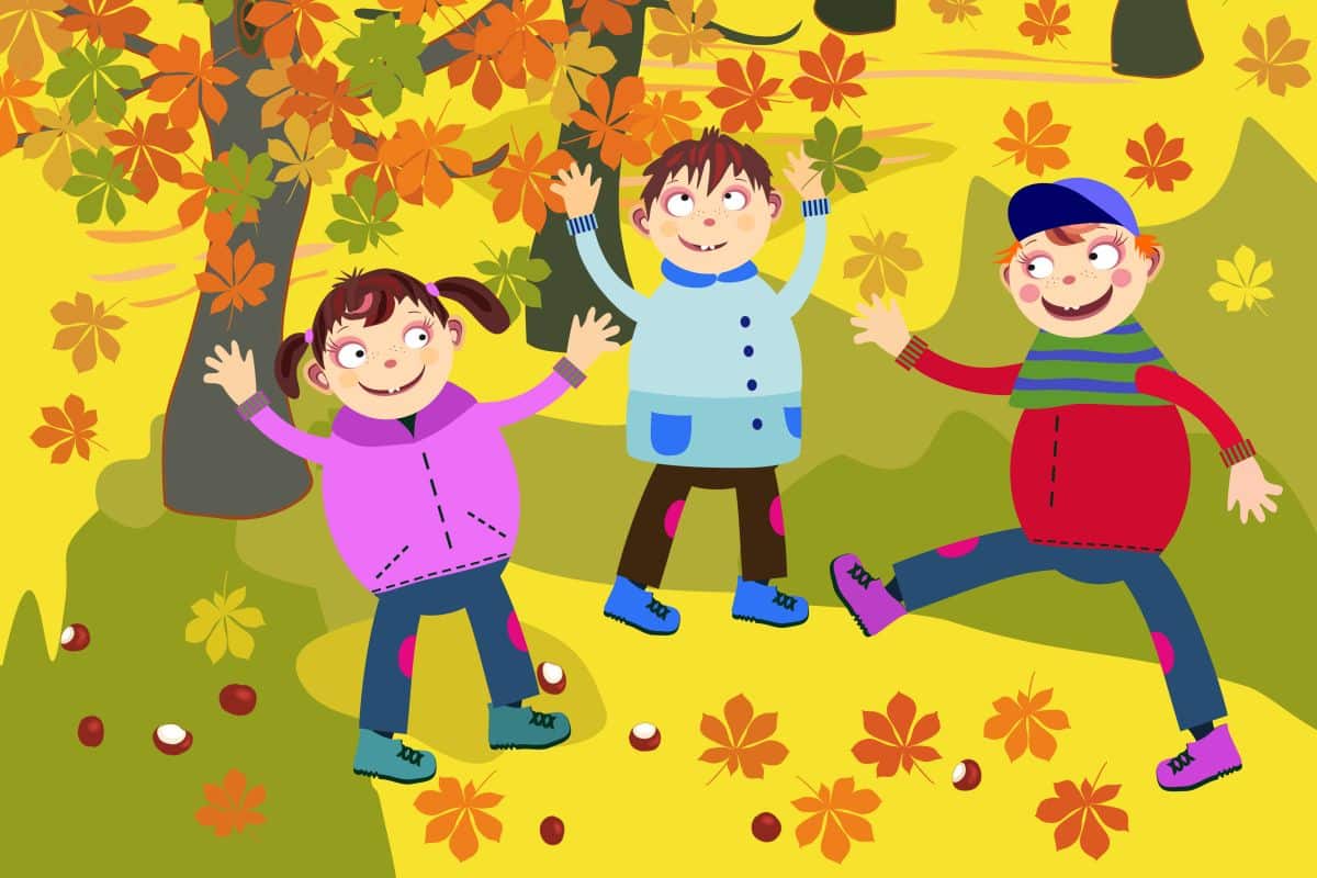 Dzieci bawiące się jesienią w parku